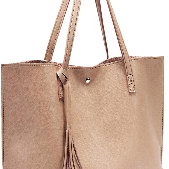 Tote with tassel. ✨Beautiful✨ - Picture 4 of 6